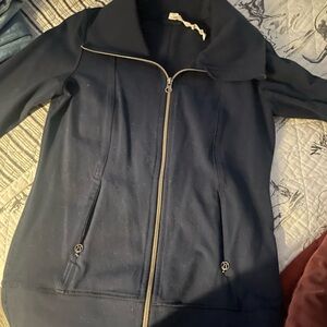 Size 6 Lulu lemon jacket. Only worn a hand full of times great condition.